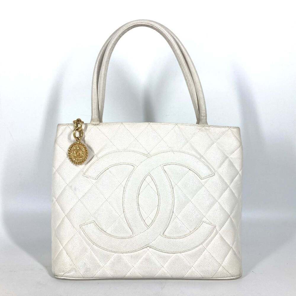 CHANEL White Caviar Leather Logo Shoulder Bag